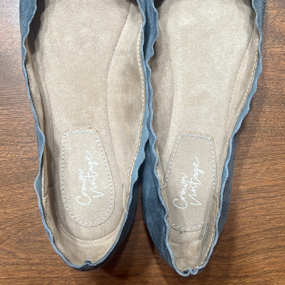 Crown Vintage Suede Scalloped Flats Charcoal Gray NEW - Picture 2 of 4